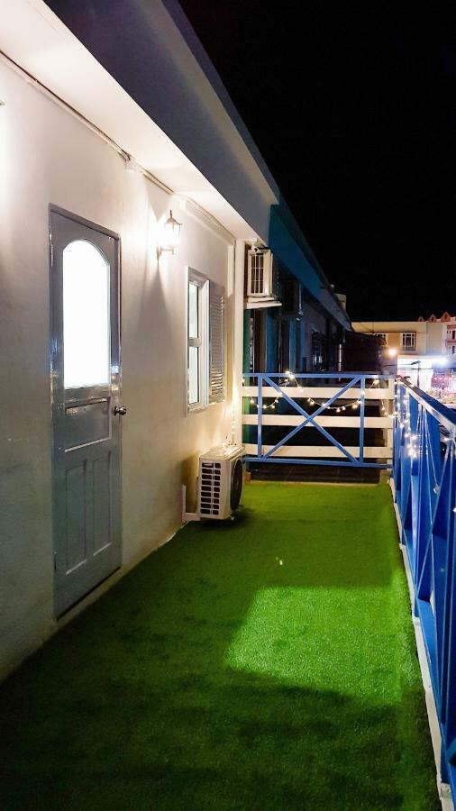 Ocean House Hostel Semporna Exterior photo