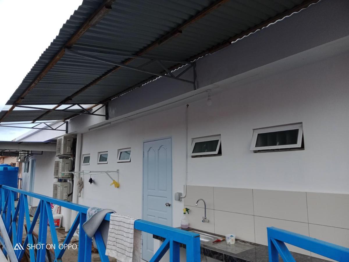 Ocean House Hostel Semporna Exterior photo