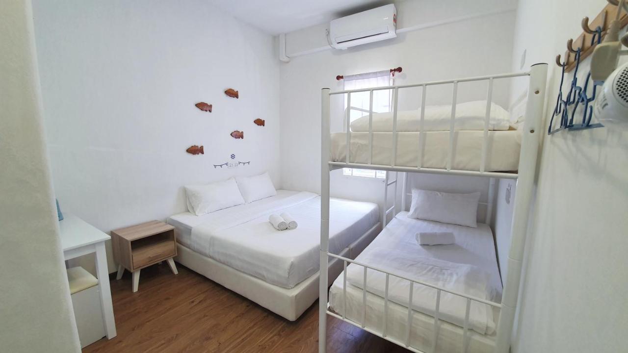 Ocean House Hostel Semporna Exterior photo